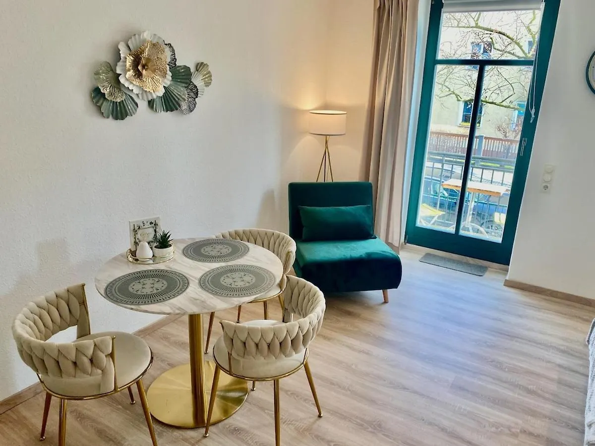 Stylish City Apartment Dresden-Cotta With Balcony