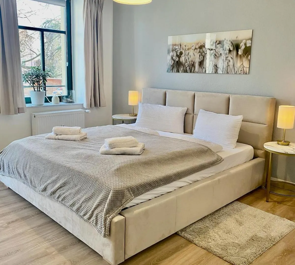 Stylish City Apartment Dresden-Cotta With Balcony